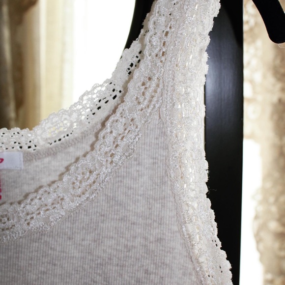 Pretty tank - Picture 1 of 4